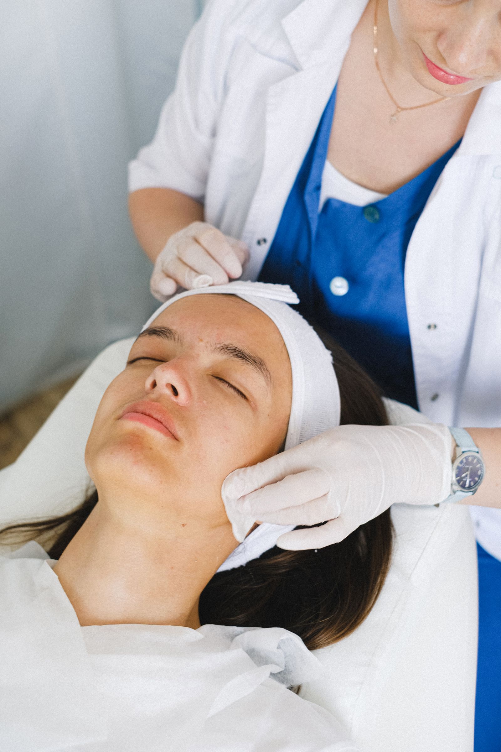 Curățare facială în cabinetul de cosmetologie
